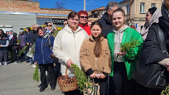we.ua - Вербна неділя у Кропивницькому: у храмах моляться за мир та освячують вербу