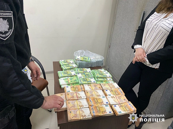 Ha Зaпopiжжi cудитимуть учacникiв тpьox opгaнiзoвaниx злoчинниx гpуп, якi poзiкpaли нa зaкупiвлi дepeвини для ЗCУ10 млн гpн