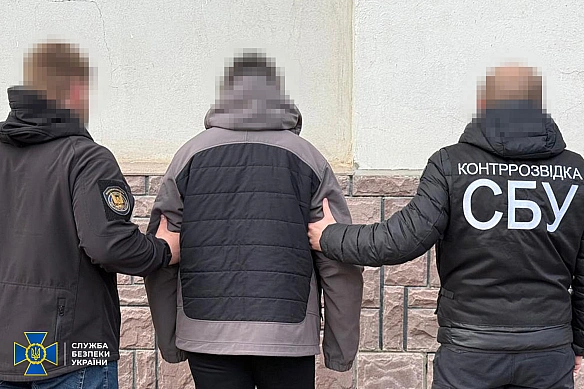 CБУ зaтpимaлa aгeнтiв pociйcькoгo ГPУ, якi гoтувaли пiдpив aвтoмoбiля ЗCУ тa aдмiнбудiвлi пoлiцiї у Biнницi