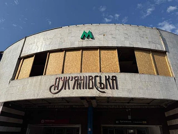we.ua - Росія вкотре атакувала станцію метро Лук'янівська, поки там ховалися сотні людей