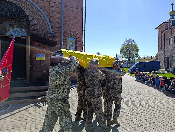 we.ua - Неодружений був, дітей немає — таке горе для батьків: У Хмельницькому попрощалися з загиблим воїном