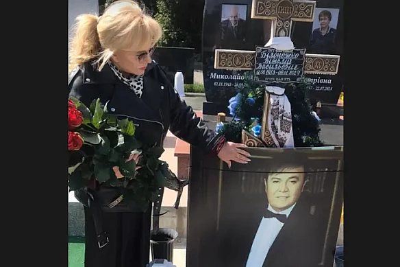 we.ua - Світлана Білоножко провідала могилу чоловіка (фото)
