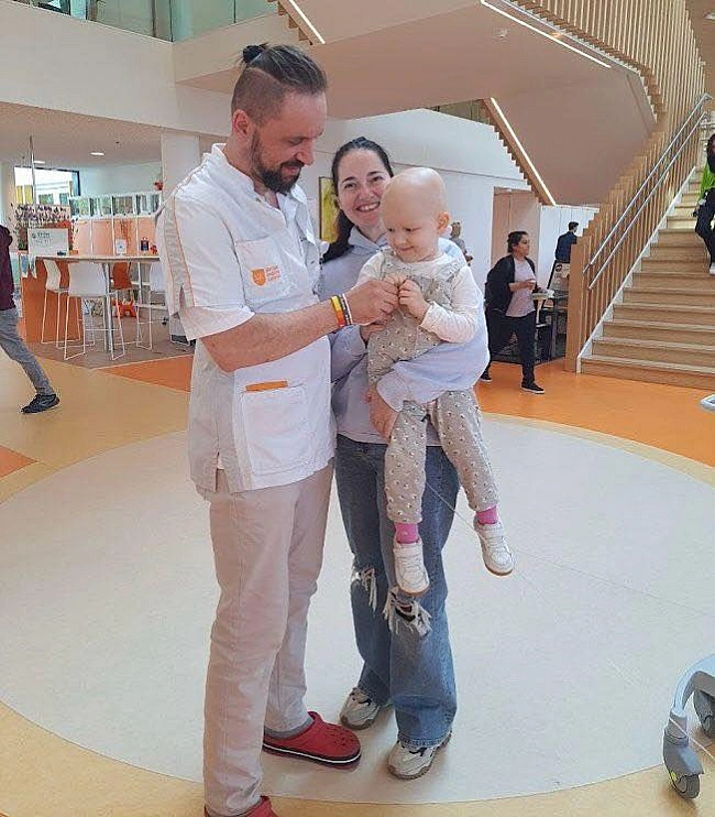 we.ua - У Львoвi 15 oнкoxвopиx дiтeй з пуxлинaми виcoкoгo pизику пpoйшли лiкувaння зa нoвими мeтoдикaми, – Ляшкo