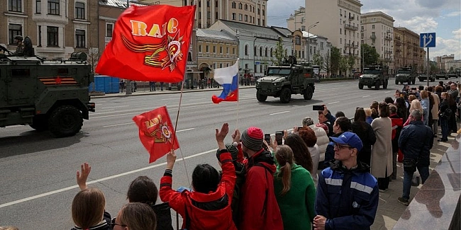 we.ua - «Повернуться не з порожніми руками». Що Сі Цзіньпін та інші лідери вимагатимуть від Путіна за приїзд в Москву на парад — Пономарьов