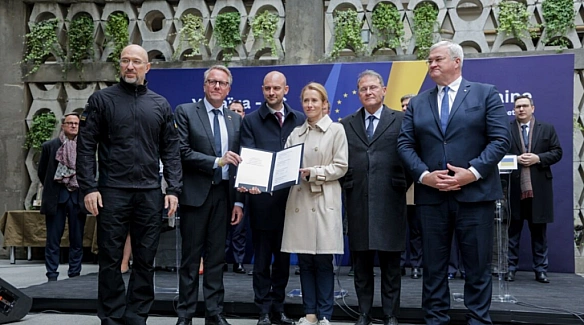 ЄС виділить Україні 1,9 млрд євро на зброю, а СБУ викрила агентів угорської розвідки. Головне за день