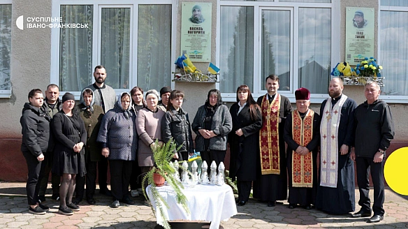 we.ua - У селі Старі Кривотули на Франківщині відкрили меморіальну дошку бійцю Василеві Нагорняку