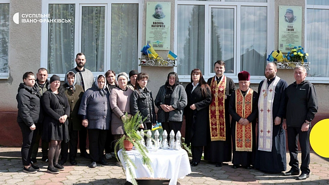 we.ua - У селі Старі Кривотули на Франківщині відкрили меморіальну дошку бійцю Василеві Нагорняку