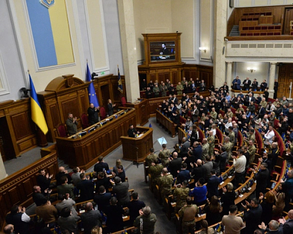 we.ua - Політична криза: замість куполу Ради парасолька Офісу президента