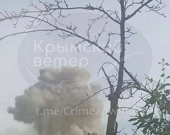we.ua - У Криму прогриміла серія вибухів після повідомлень про дрони: палає склад боєприпасів окупантів