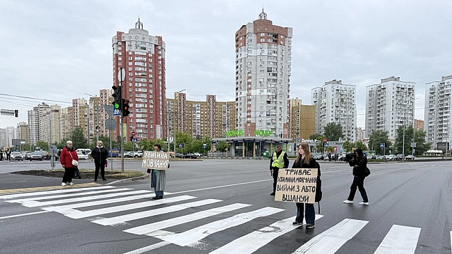 we.ua - У Києві зупиняли рух для вшануванні загиблих військових
