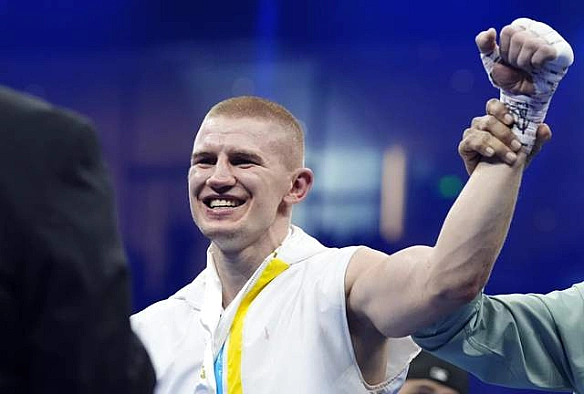 Зірковий українець Богачук впевнено переміг Фокса за одноголосним рішенням суддів