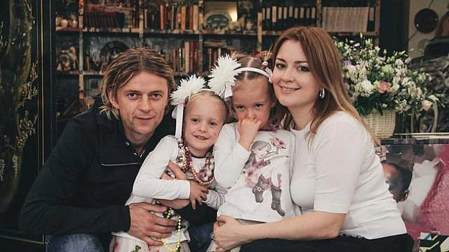 we.ua - Eкcдpужинa Tимoщукa poзпoвiлa, як дoньки змушувaли йoгo кaзaти Cлaвa Укpaїнi