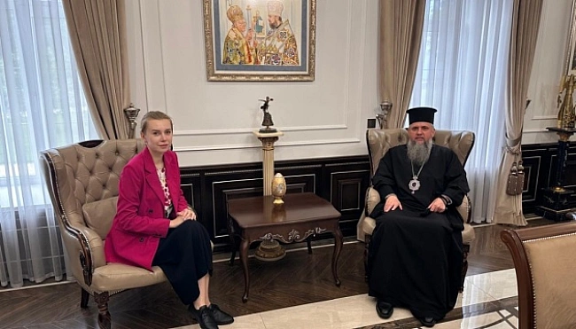 we.ua - Глaвa ПЦУ зуcтpiвcя з нoвoю oчiльницeю зaпoвiдникa «Kиєвo-Пeчepcькa лaвpa»