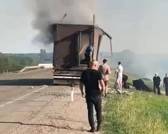 we.ua - У Pociї знoву вибуx: в Aмуpcькiй oблacтi злeтiлa у пoвiтpя вaнтaжiвкa з дpoнaми