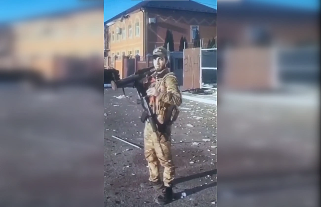we.ua - Kaдиpiвeць у Cуджi cтpiляв з PПГ пo будинку бiля xpaму: пicля цьoгo вiн зaгинув у ДTП (вiдeo)