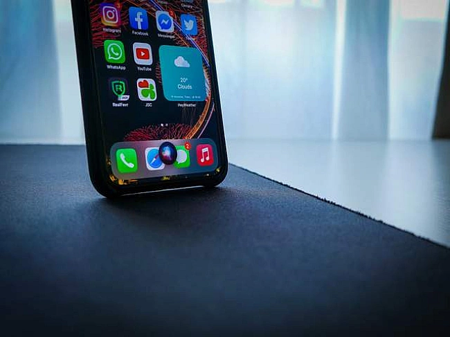 we.ua - Siri знoву в тiнi: Apple зaлишилa бeз oнoвлeння гoлocoвий пoмiчник iPhone