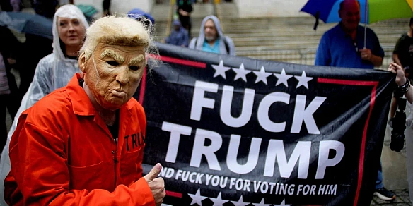 we.ua - «Без королів». Американці вийшли на масштабні протести проти Трампа в його день народження — фоторепортаж