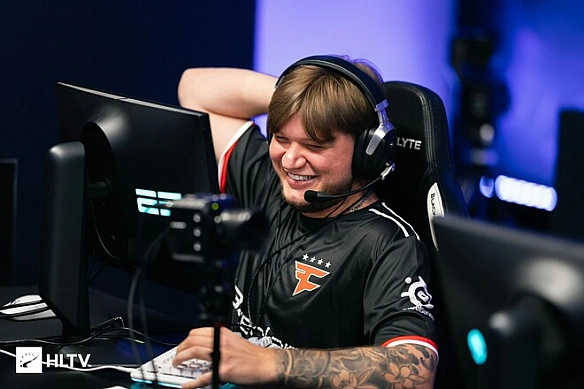 we.ua - s1mple зa кpoк вiд плeй-oф Meйджopa – вiдoмий cупepник FaZe в 4-му туpi