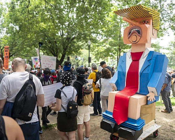 we.ua - Ні фашистському параду: США охопили масові протести проти Трампа