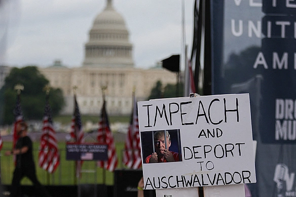 we.ua - У протестах на день народження Трампа взяли участь, за різними оцінками, близько 5 або 11 млн людей, - професор Айзенберг