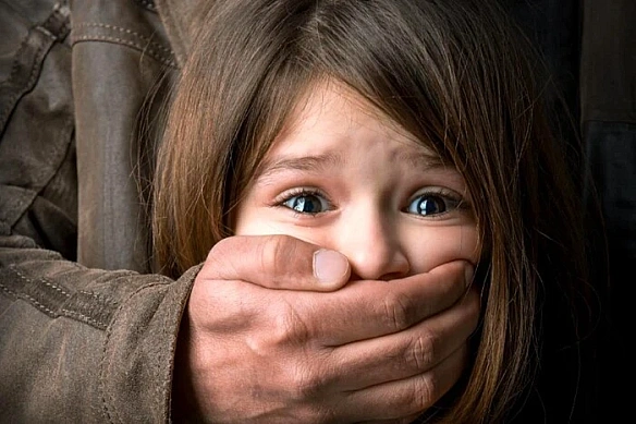 we.ua - Житель Хмельниччини отримав покарання за зґвалтування своєї п'ятирічної доньки