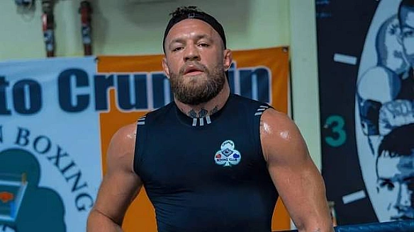 we.ua - Перша перемога за 5 років: МакГрегор двома ударами нокаутував відвідувача клубу