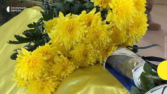 we.ua - У Херсоні провели в останню путь військовослужбовця Віктора Захарова
