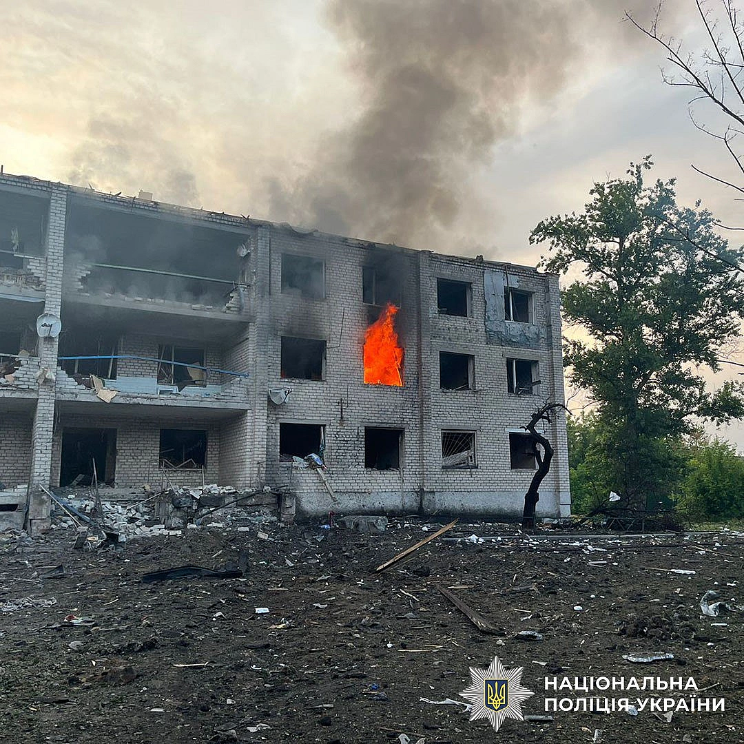we.ua - Доба на Донеччині: ворог вдарив по 14 населених пунктах, 13 людей зазнали поранень. ФОТОрепортаж