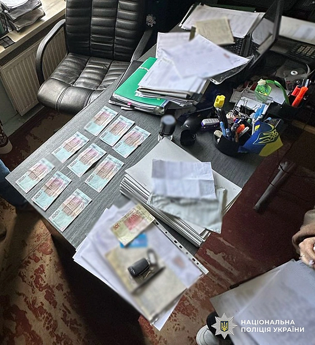 we.ua - В Коростені директору автошколи повідомили про підозру у вимаганні хабаря за складання іспиту
