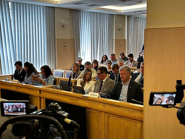 we.ua - У Касаційній палаті ВСУ продовжили розгляд справи щодо санкцій проти Порошенка