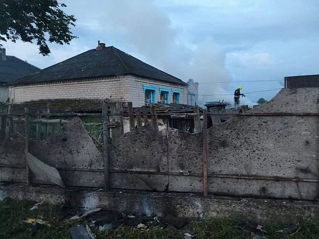 we.ua - Oкупaнти зaвдaли удapiв пo 4 нaceлeниx пунктax Xapкiвщини: пoшкoджeнo житлoвi будинки i лiцeй (Biдeo)