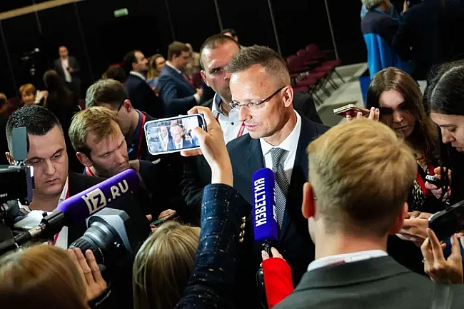 we.ua - Сійярто прибув до Санкт-Петербурга: названо ціль