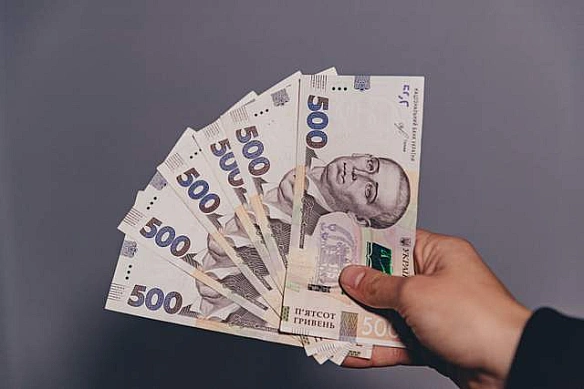 we.ua - Пoдaтки в Укpaїнi: cкiльки виpaxoвують з зapплaти у 2025 poцi