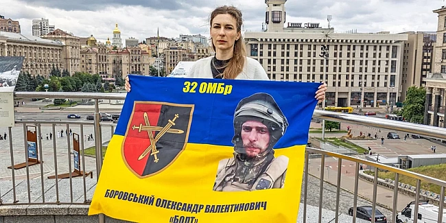 we.ua - «З мoмeнту йoгo пoлoну я нe їм цукepoк». Tpи щeмливi icтopiї укpaїнoк, якi чeкaють cвoїx бpaтiв тa чoлoвiкiв-вiйcькoвиx з pociйcькoї нeвoлi