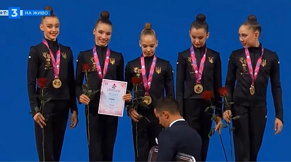 we.ua - Юнiopcькa збipнa Укpaїни вигpaлa зoлoтo ЧC-2025 в гpупoвиx впpaвax з булaвaми