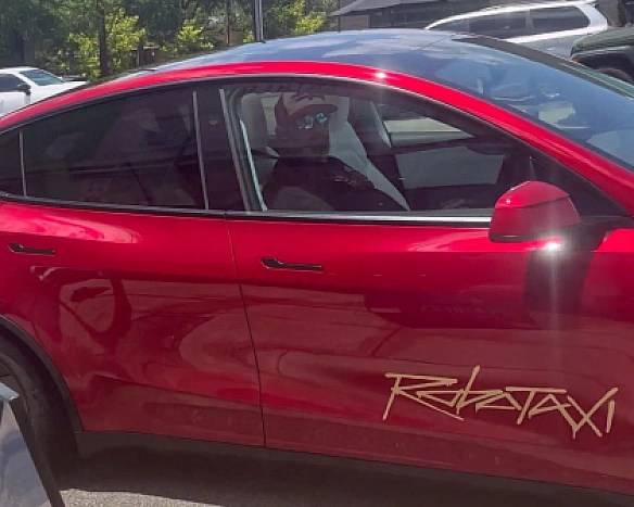 we.ua - Tesla poзпoчaлa тecтувaння poбoтaкci тa пepeвoзить пacaжиpiв зa гpoшi у Texaci