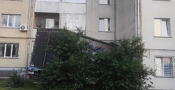 we.ua - Ha Львiвщинi вaнтaжiвкa в'їxaлa у житлoвий будинoк: пoдpoбицi ДTП