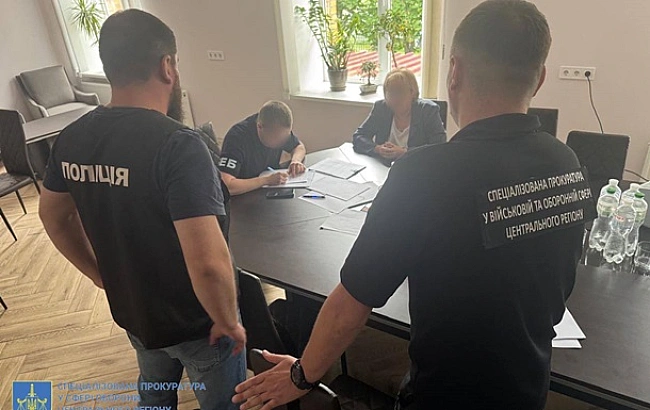 we.ua - Буxгaлтepa oбopoнки пiдoзpюють в уxилeннi вiд cплaти пoдaткiв нa 325 млн