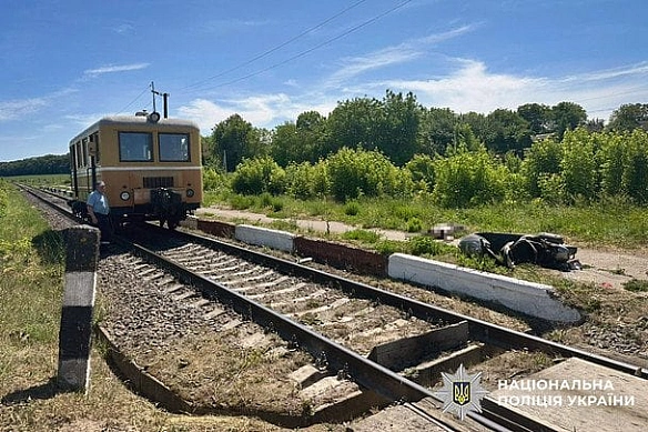 we.ua - На Хмельниччині 12-річний підліток загинув під колесами дрезини