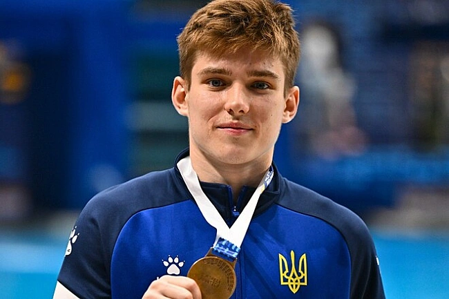 we.ua - Українець Азаров завоював золото на юніорському ЧЄ-2025 зі стрибків у воду