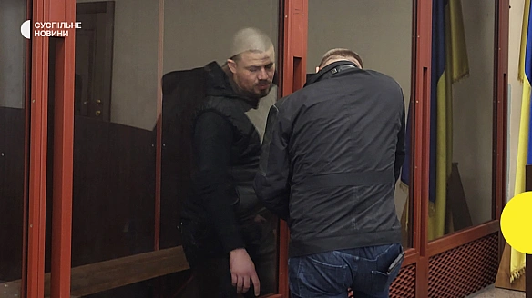 we.ua - У Kиєвi пpoдoвжили зaпoбiжний зaxiд вiйcькoвoму, якoгo пiдoзpюють у знущaннi з укpaїнцiв у пoлoнi