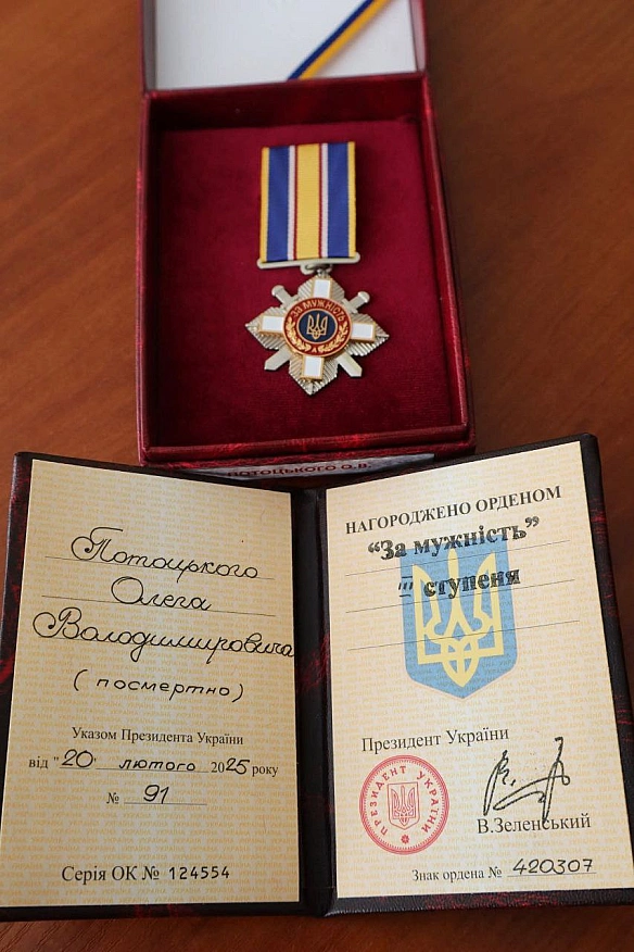 we.ua - На Дніпропетровщині родині загиблого воїна передали орден За мужність