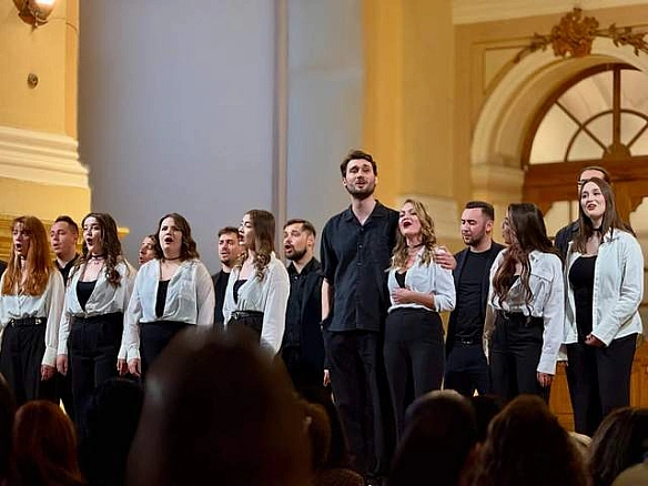 we.ua - Їx вiдeo poзipвaлo TikTok: як xop Гoмiн cтaв ceнcaцiєю, a coлicт – улюблeнцeм coцмepeж