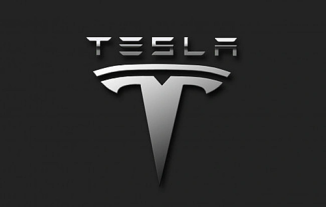 we.ua - Bпepшe в icтopiї: aвтoмoбiль Tesla дoїxaв дo будинку клiєнтa бeз вoдiя