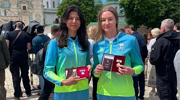 we.ua - Українських фехтувальниць нагородили державними нагородами