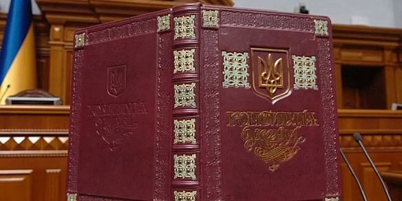 we.ua - Чому існувало 15 проєктів Конституції України і як за неї голосували в історичну ніч — найцікавіші факти