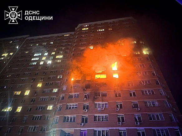 we.ua - Атака шахедів на Одесу: дрон влучив у багатоповерхівку, загинула родина. 17 постраждалих, троє з них - діти (оновлено). ВІДЕО+ФОТО