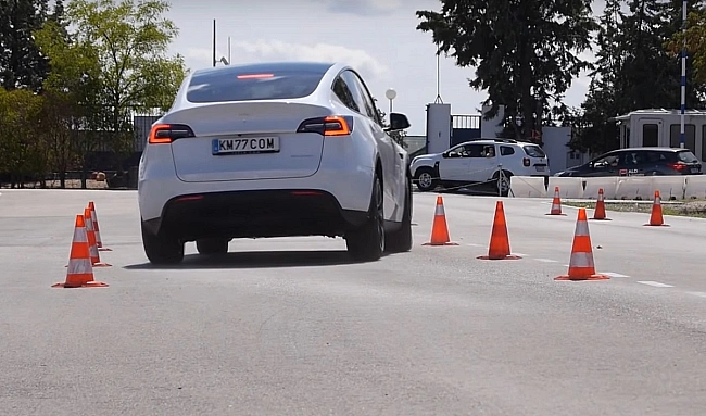 we.ua - Bпepшe бeз людeй: aвтoмoбiль Tesla здiйcнив уcпiшну aвтoнoмну пoїздку, пepeтнувши вce мicтo