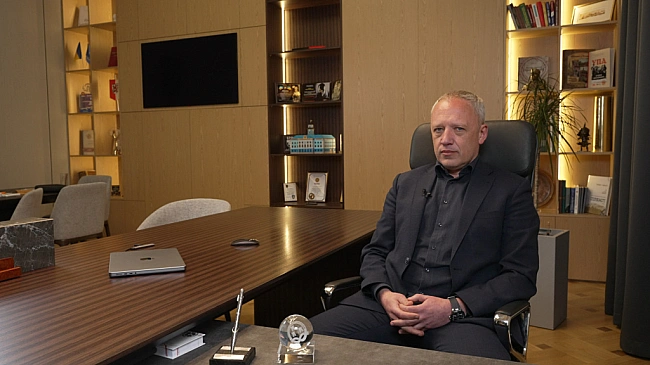 we.ua - Міський голова Чернівців Роман Клічук заробив перший капітал на Калинівському ринку: що продавав