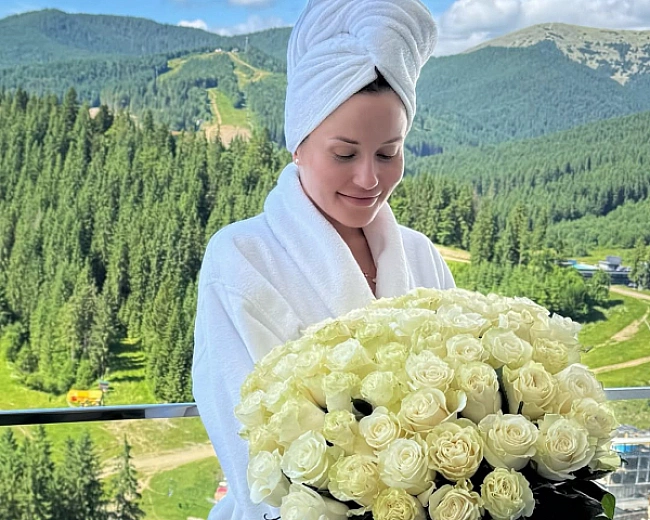 we.ua - Haтaлкa Дeниceнкo влaштувaлa нiжну фoтoceciю нa тлi Kapпaт